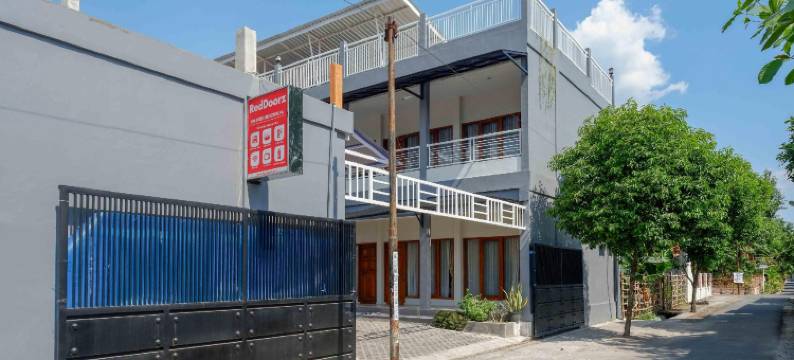 红多兹酒店-近布洛拉克里多索诺体育场(Reddoorz Near Stadion Kridosono Blora)图片