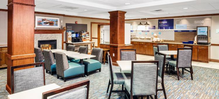 智选假日套房酒店凯帆轩南，锡布鲁克(Holiday Inn Express & Suites HAMPTON SOUTH-SEABROOK by IHG)图片