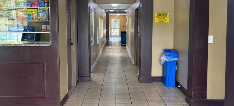 北卡罗来纳大学夏洛特分校附近郊区开放式客房酒店(Suburban Studios Near University of North Carolina-Charlotte)图片