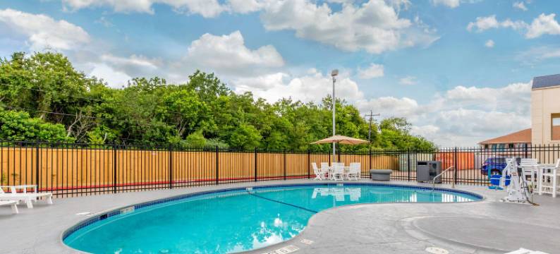 克卢特弗里波特凯艺酒店(Quality Inn Clute Freeport)图片