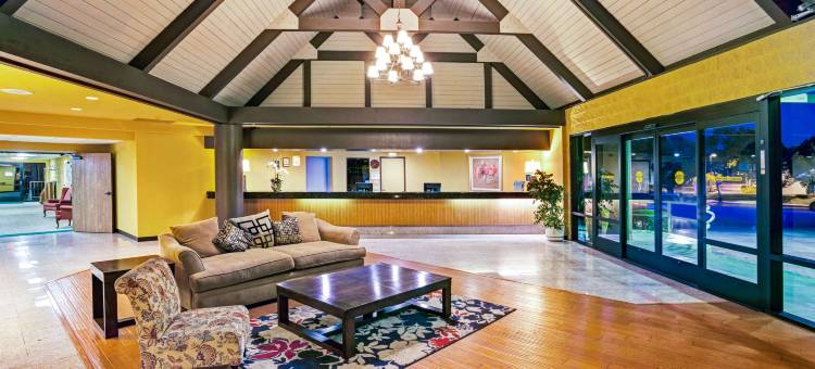 福乐顿市戴斯套房酒店(Days Inn & Suites by Wyndham Fullerton)图片