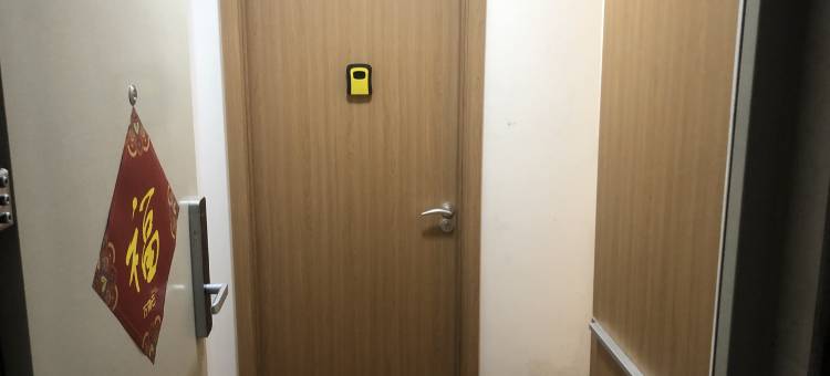 云艺轻奢民宿(航海西路1号分店)图片