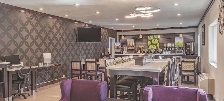 莱西奥林匹亚拉昆塔温德姆酒店(La Quinta Inn by Wyndham Olympia - Lacey)图片