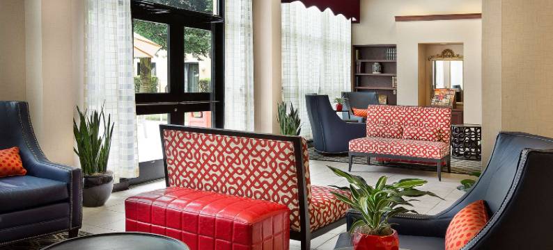 夏洛特机场希尔顿逸林酒店(DoubleTree by Hilton Charlotte Airport)图片