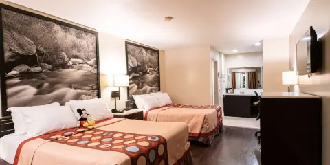 阿納海姆迪士尼樂園大道速 8 酒店