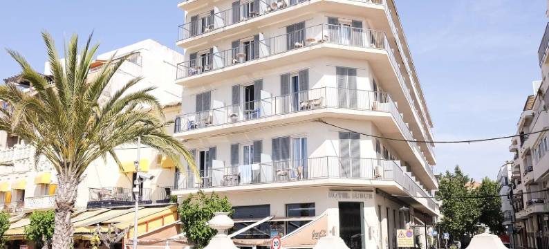 锡切斯苏布尔酒店(Hotel Subur)图片