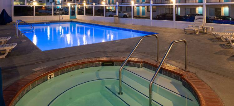 艾池沃特套房酒店(Edgewater Inn and Suites)图片