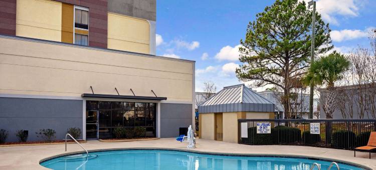 哥伦比亚东南杰克逊堡拉昆塔温德姆酒店(La Quinta Inn by Wyndham Columbia SE / Fort Jackson)图片