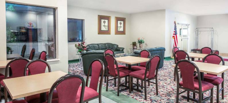 佩韦利温德姆速8酒店(Super 8 by Wyndham Pevely)图片