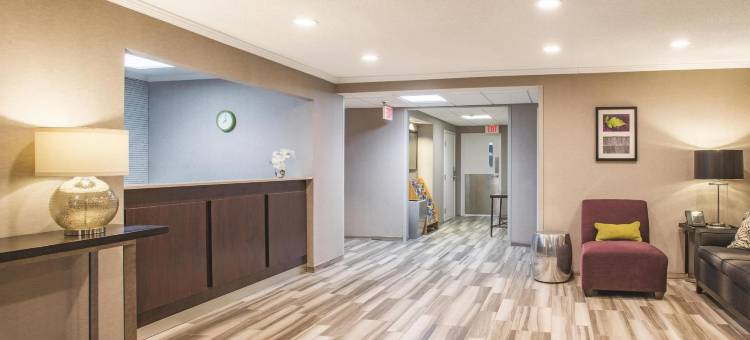 哈特福德布拉德利机场拉昆塔温德姆套房酒店(La Quinta Inn & Suites by Wyndham Hartford - Bradley Airport)图片