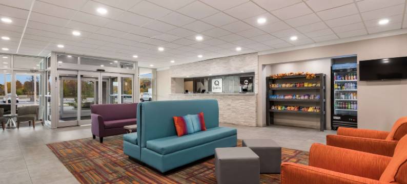 乔利埃特凯隆酒店及会议中心(Clarion Hotel & Convention Center Joliet)图片