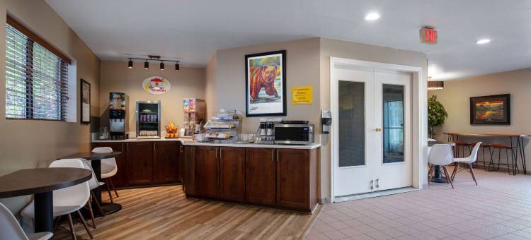 圣雷吉斯速8酒店(Super 8 by Wyndham St. Regis)图片