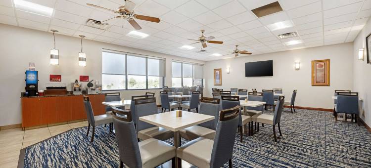 米德内布拉斯贝斯特韦斯特优质套房酒店(Best Western Plus Mid Nebraska Inn  Suites)图片