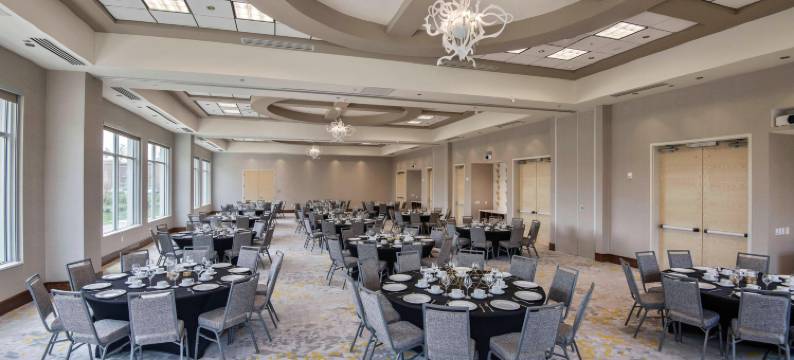 罗利卡瑞万怡酒店(Courtyard Raleigh Cary/Parkside Town Commons)图片