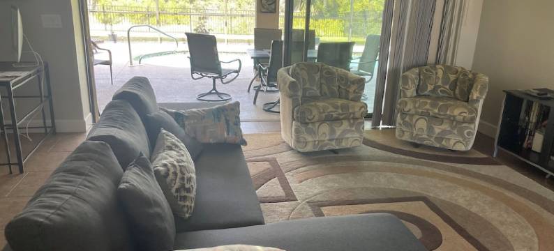 10 miles from 2 beaches in the lovely Rotonda West Florida community.图片