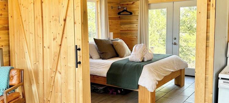 Peaceful Cabin w/ Waterfall near Glacier Natl Park图片