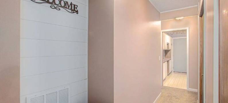 Lake Access Cabin with HotTub, Firepit and Indoor Pool Access图片