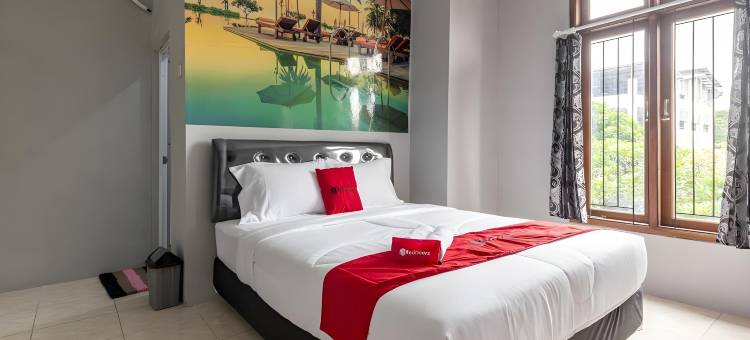 红多兹酒店@泗水耶穆尔萨利2号(RedDoorz @ Jemursari Surabaya 2)图片