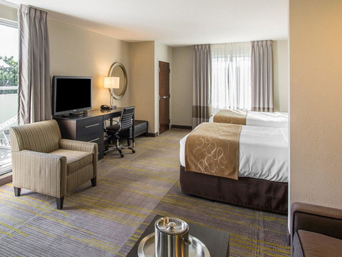 迈阿密机场北舒适套房酒店