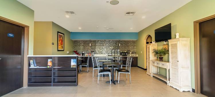 OYO 近沙纳 TX 的莫尔顿旅馆及套房(Moulton Inn &  Suites by OYO Near Shiner TX)图片