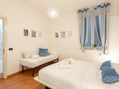 马志尼12号，拉芭萝