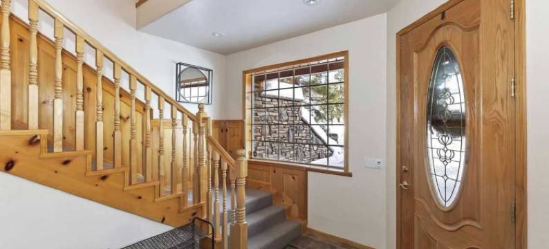 Avantstay的禅宗洞穴中大熊理想位置的娱乐之家配有热水浴缸(Zen Den by AvantStay Entertainers Home in Ideal Big Bear Location w Hot Tub)图片