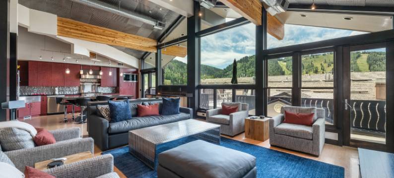 鹿谷步行可达徒步和骑行步道山景带烧烤架阳台顶层公寓(Deer Valley Penthouse, Mountain Views, Balcony with Grill, Walk to Hiking and Biking Trails)图片