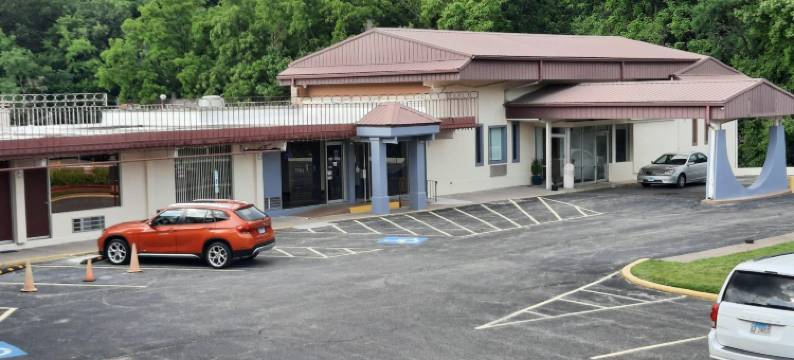 OYO伊利诺伊莫林市区I-74北酒店(Americas Best Value Inn Moline)图片