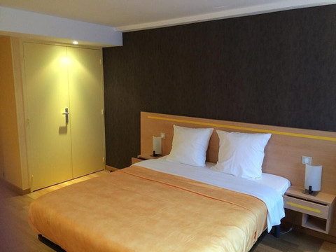 Les Pas Sages酒店-小酒馆