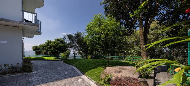 阿瓦代尔伊杜基 - 不允许单身团体(Avadale Idukki - Stag Groups Not Allowed)图片