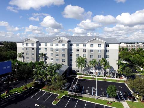 达尼亚滩劳德代尔堡机场福朋喜来登酒店(Four Points by Sheraton Fort Lauderdale Airport - Dania Beach)