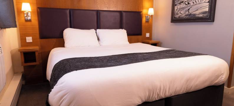 特拉福德酒店 - 格林国王旅馆(De Trafford Arms by Chef & Brewer Collection)图片