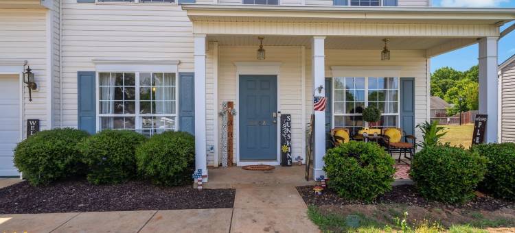 适合儿童的拱廊 火坑 烧烤 热水浴缸(Kid Friendly Park Arcade Fenced Yard Firepit Grill)图片