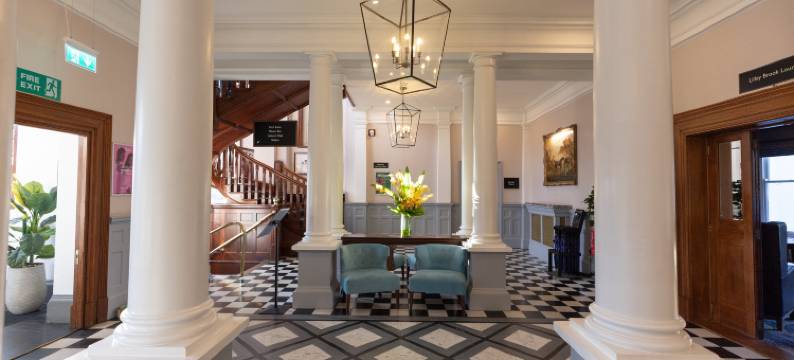 查尔顿汉姆希尔顿逸林酒店(DoubleTree by Hilton Cheltenham-Cotswolds)图片