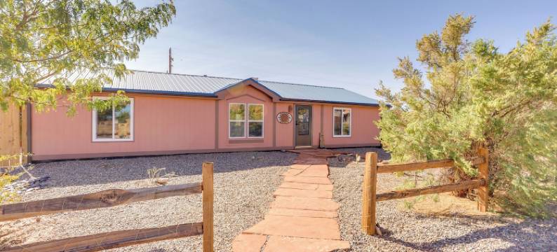 绝美景观：宁静的悬崖之家靠近徒步旅行！(Stunning Views: Quiet Bluff Home Near Hiking!)图片