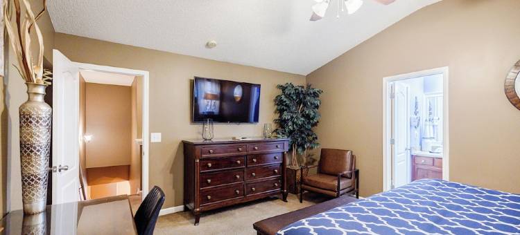 Game Room with patio smoking area and beach theme图片