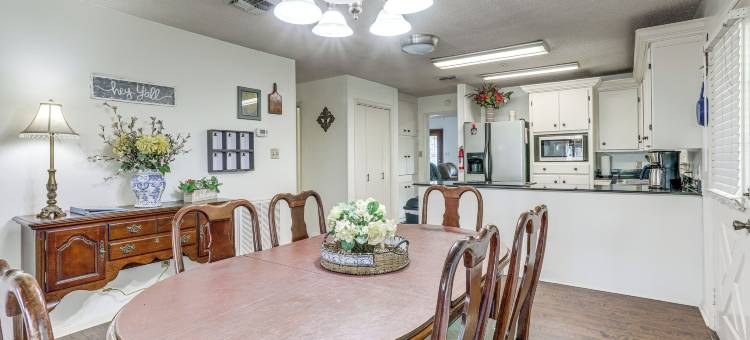 距摩根城市中心5英里：滨水度假屋(5 Mi to Downtown Morgan City: Waterfront Retreat)图片