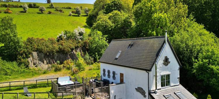 Cottage in Conwy with Hot Tub & Mountain Views图片