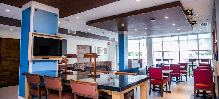 里霍博斯比奇智选假日套房酒店(Holiday Inn Express & Suites Rehoboth Beach)图片