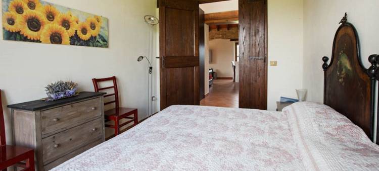 Sunny holiday home with swimming pool图片