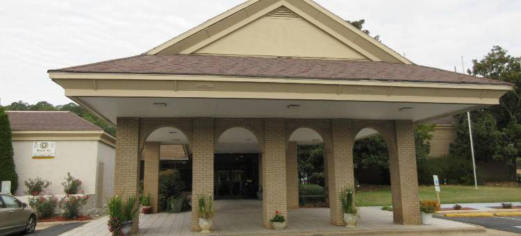 南派恩斯派恩赫斯特温德姆戴斯酒店及会议中心(Days Inn & Conf Center by Wyndham Southern Pines Pinehurst)图片