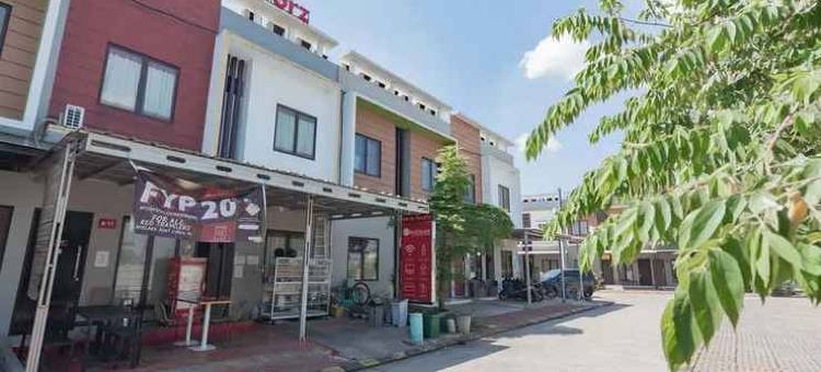 红多兹酒店-加鲁马斯(RedDoorz @ Galuh Mas)图片