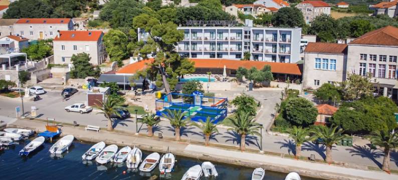 伦巴达酒店(Hotel Lumbarda)图片