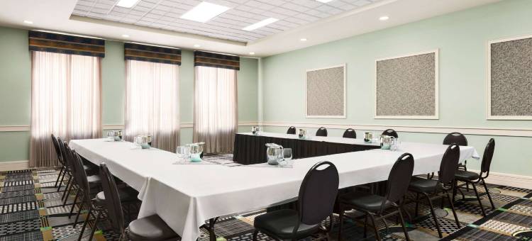 埃德蒙顿机场皇家璀蔓臻选温德姆酒店(Royal Hotel Edmonton Airport Trademark Collection by Wyndham)图片