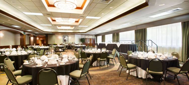格林斯伯勒机场希尔顿安泊套房酒店(Embassy Suites by Hilton Greensboro Airport)图片