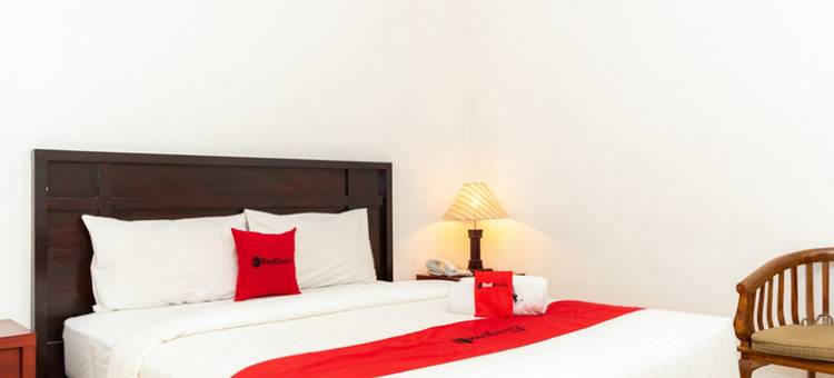 红多兹Plus伊斯兰酒店-近三宝垄爪哇超级市场2号(RedDoorz Plus Syariah Near Java Supermall Semarang 2)图片