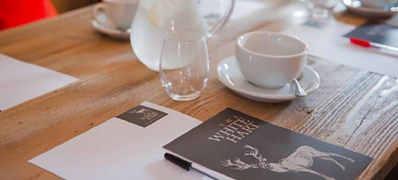 欧弗顿白鹿酒店(The White Hart, Overton)图片