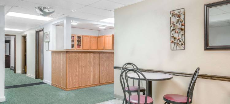 托马威斯康星速8酒店(Super 8 by Wyndham Tomah Wisconsin)图片