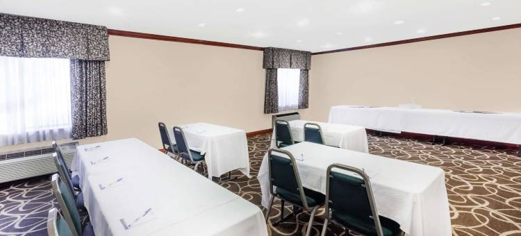 大急流城机场呗盟套房酒店(Baymont by Wyndham Grand Rapids Airport)图片