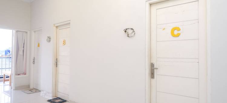 红多兹伊斯兰酒店-近直葛RS米特拉克卢阿加(RedDoorz Syariah Near RS Mitra Keluarga Tegal)图片